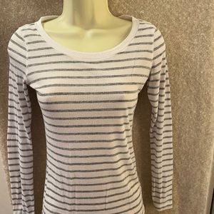 Classic striped crew neck pullover tee.